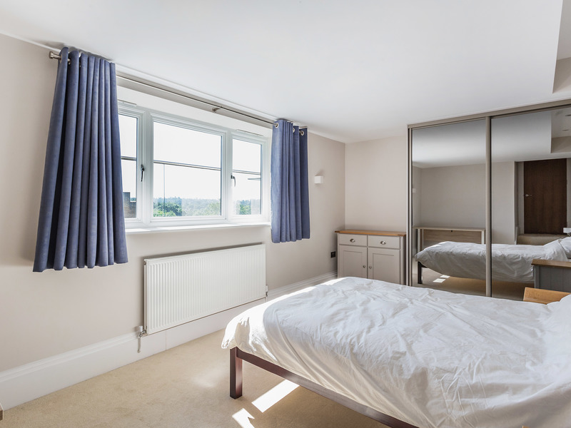 2 Bed Apartment To Rent in Reigate